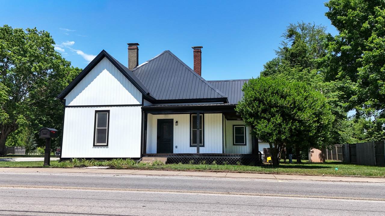 203 College St - Photo 1