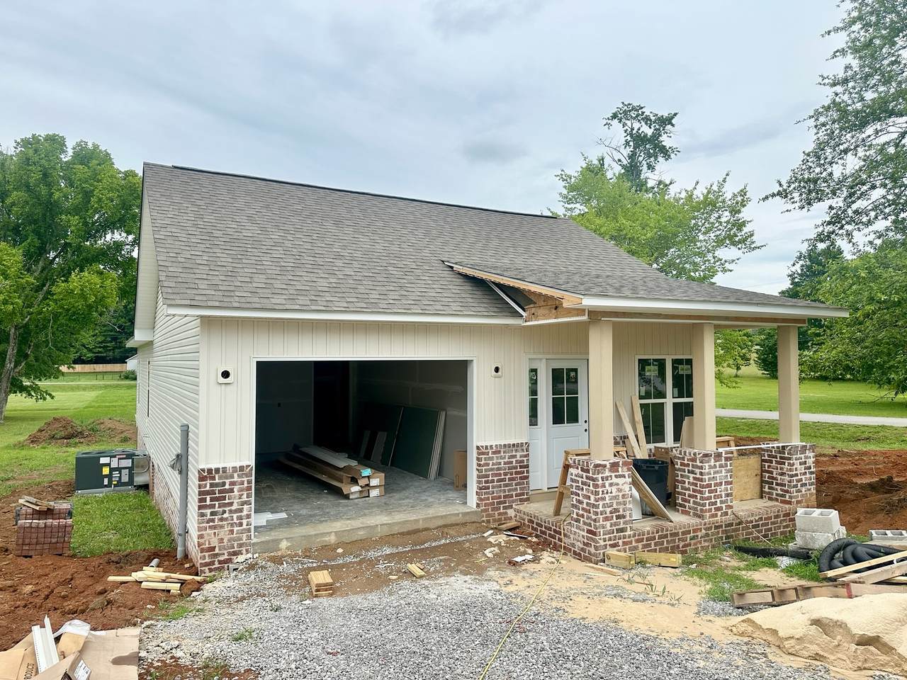 114 Honeysuckle Ln - Photo 1