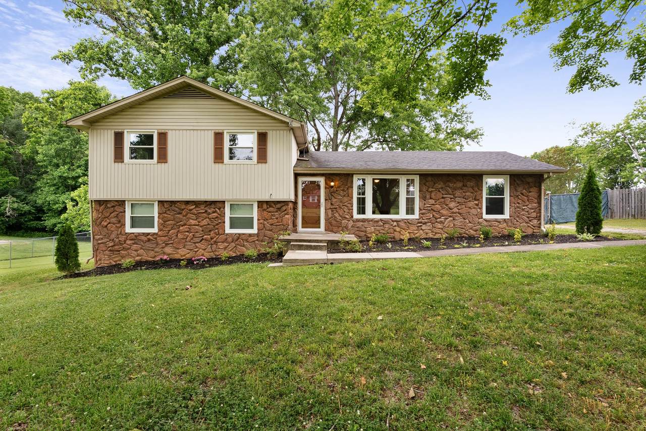 108 W Circle Dr - Photo 1