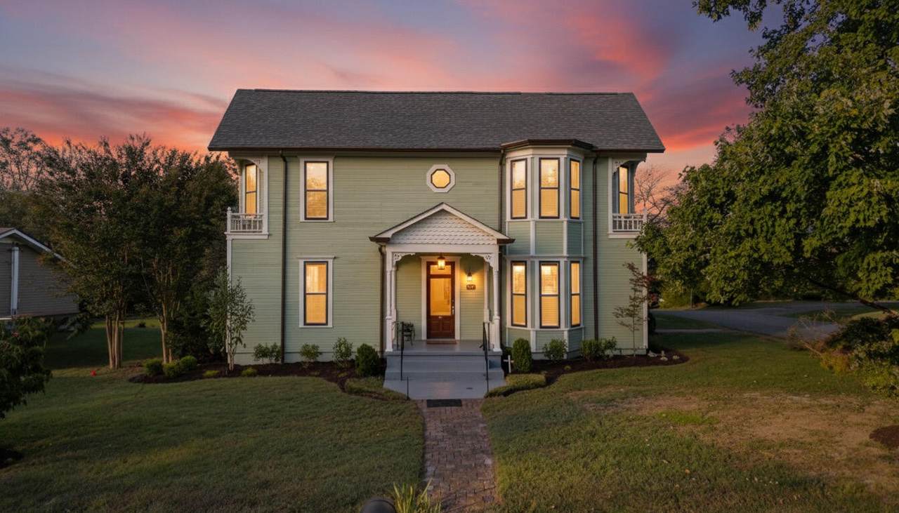 320 15th Street - Photo 1