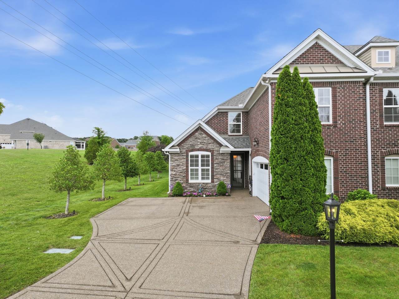 1010 Larkwood Dr - Photo 1