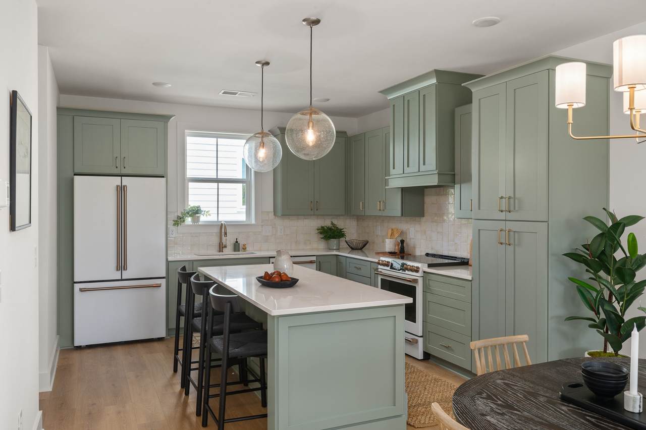 410 Hawthorn Lane - Photo 1
