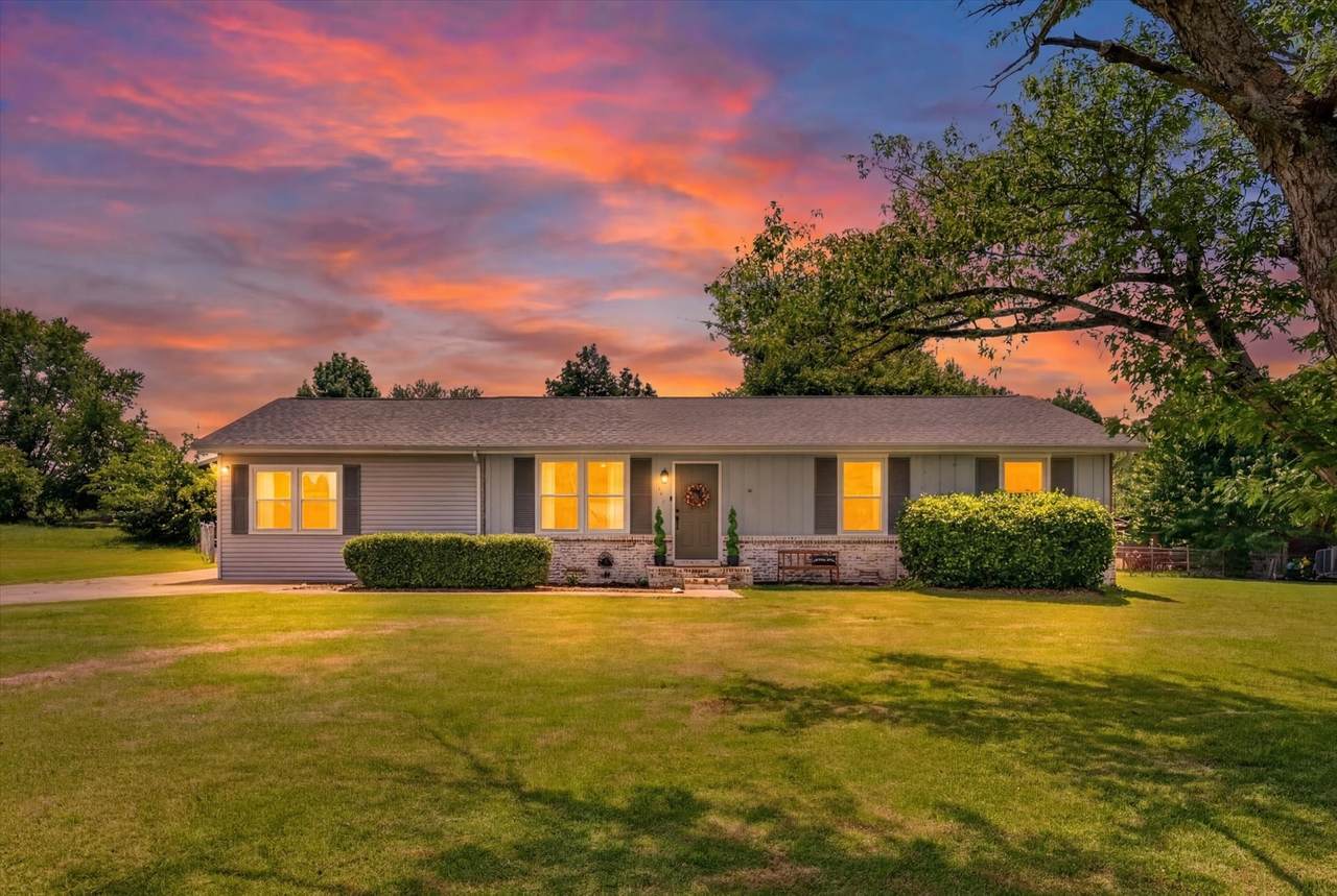 576 Cynthia Dr - Photo 1