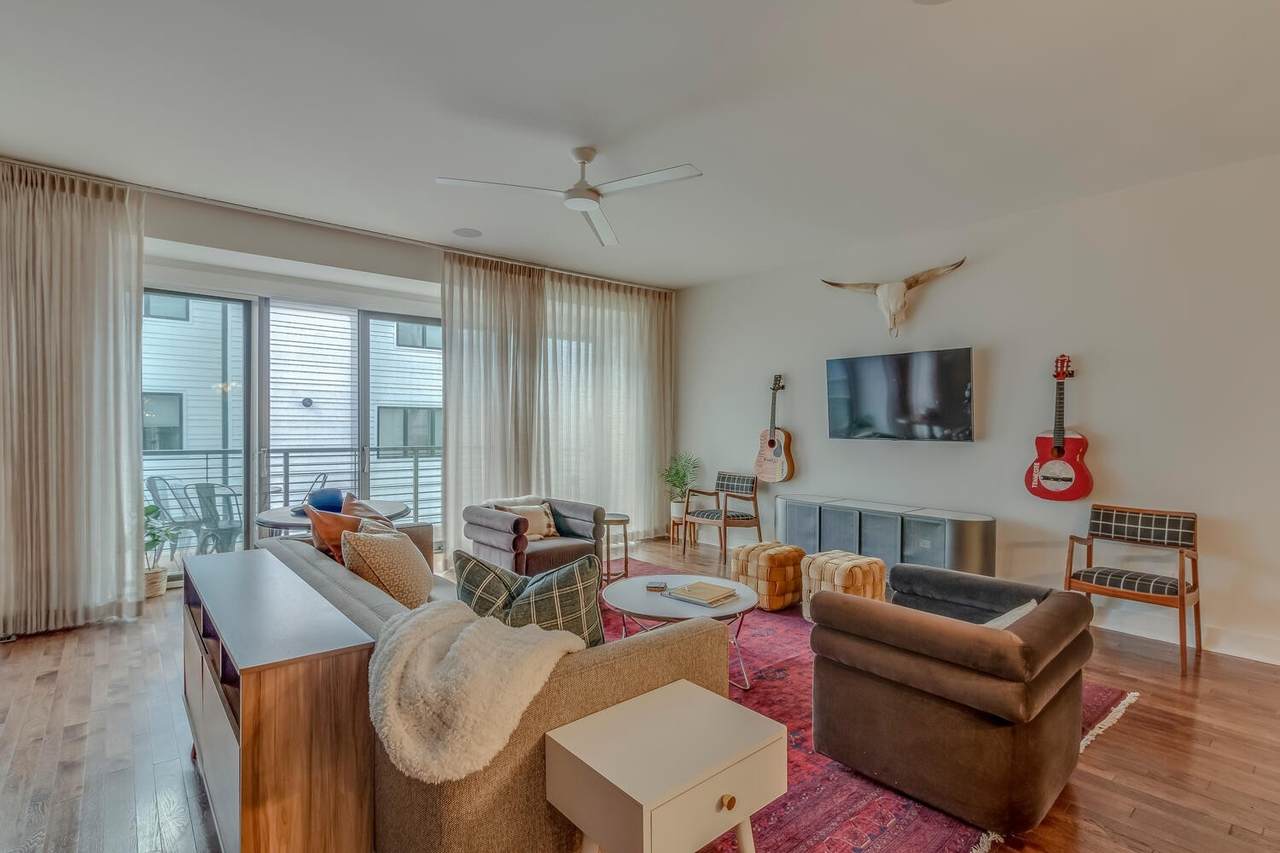 2106 9th Ave - Photo 1
