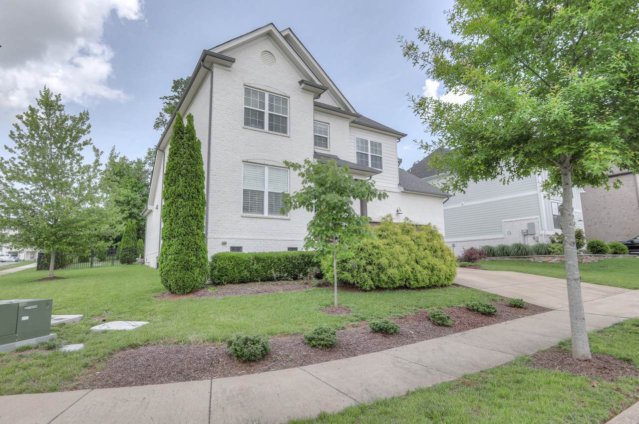 2600 Bramblewood Ln - Photo 1