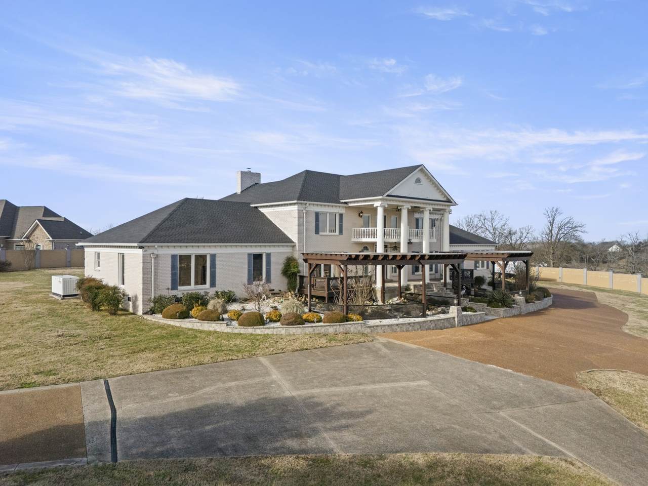 201 Vineyard Way - Photo 1