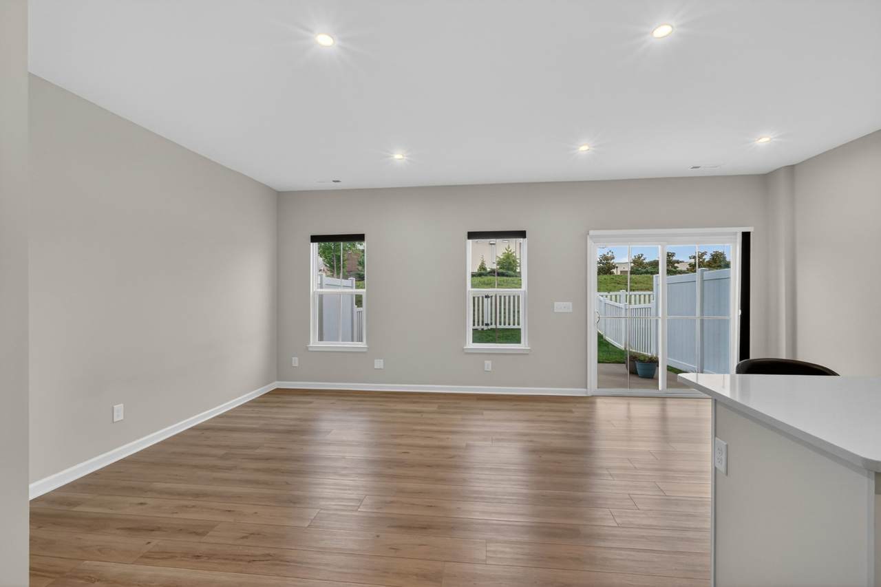 160 Primrose Ln - Photo 1