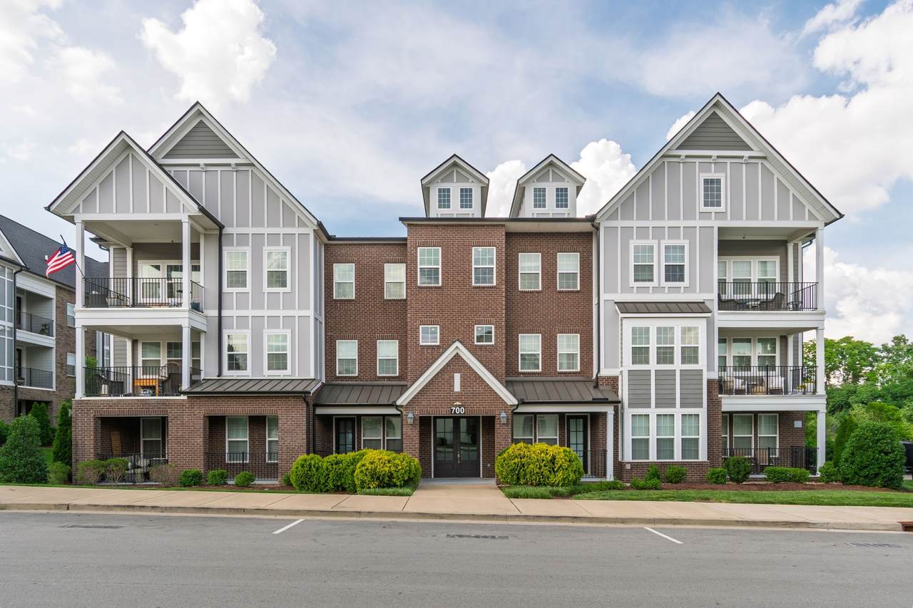 700 Vintage Green Ln - Photo 1