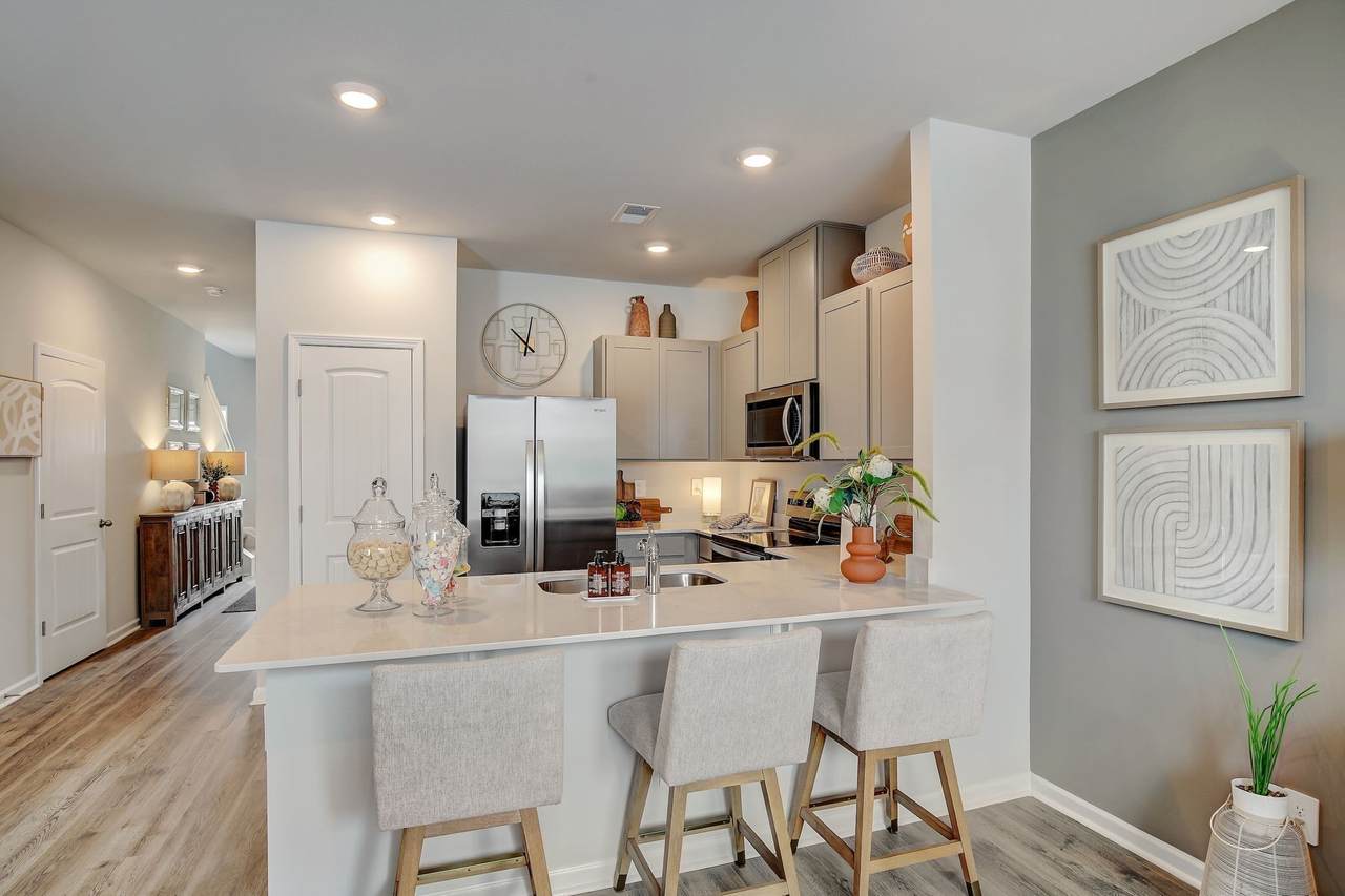 1452 Lexington Way - Photo 1