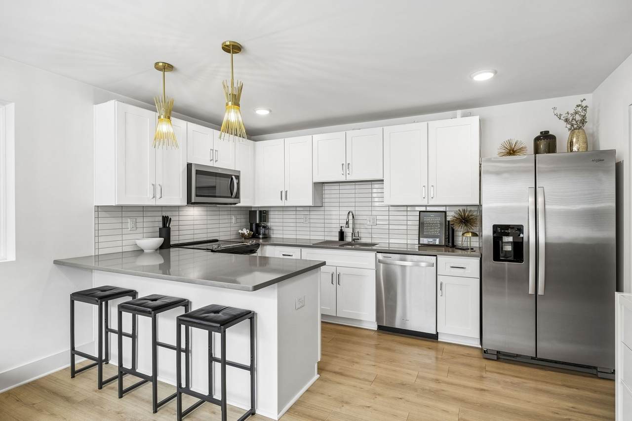 102 Duke St - Photo 1
