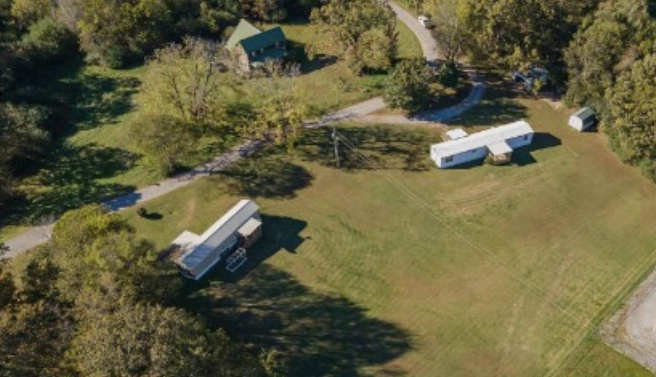 990 Community Rd - Photo 1