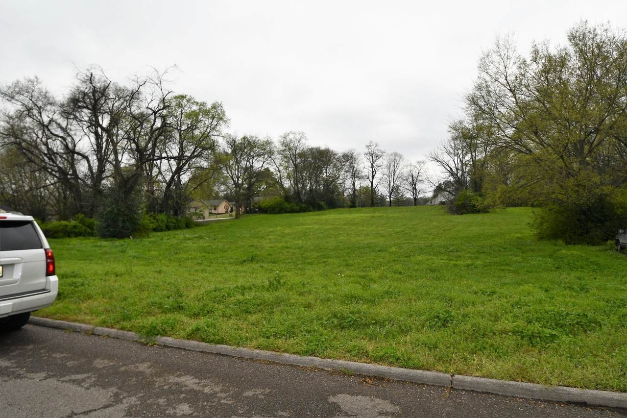 1409 Jones Ave - Photo 1