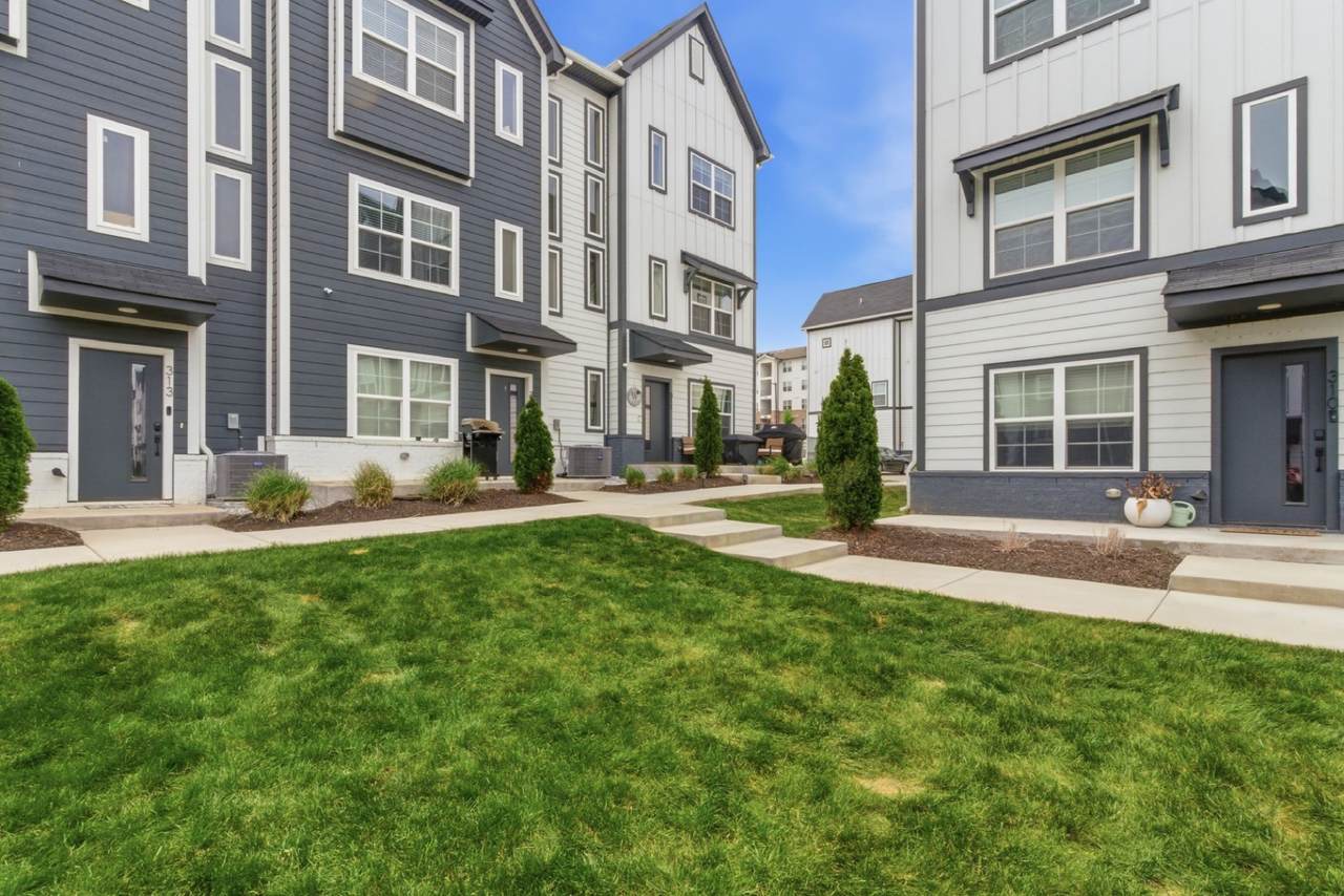 700 N Dupont Ave - Photo 1