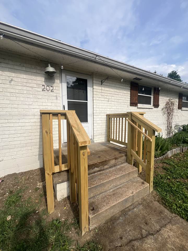 202 S 16th St - Photo 1