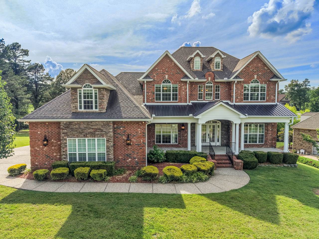 511 Country Club Dr - Photo 1