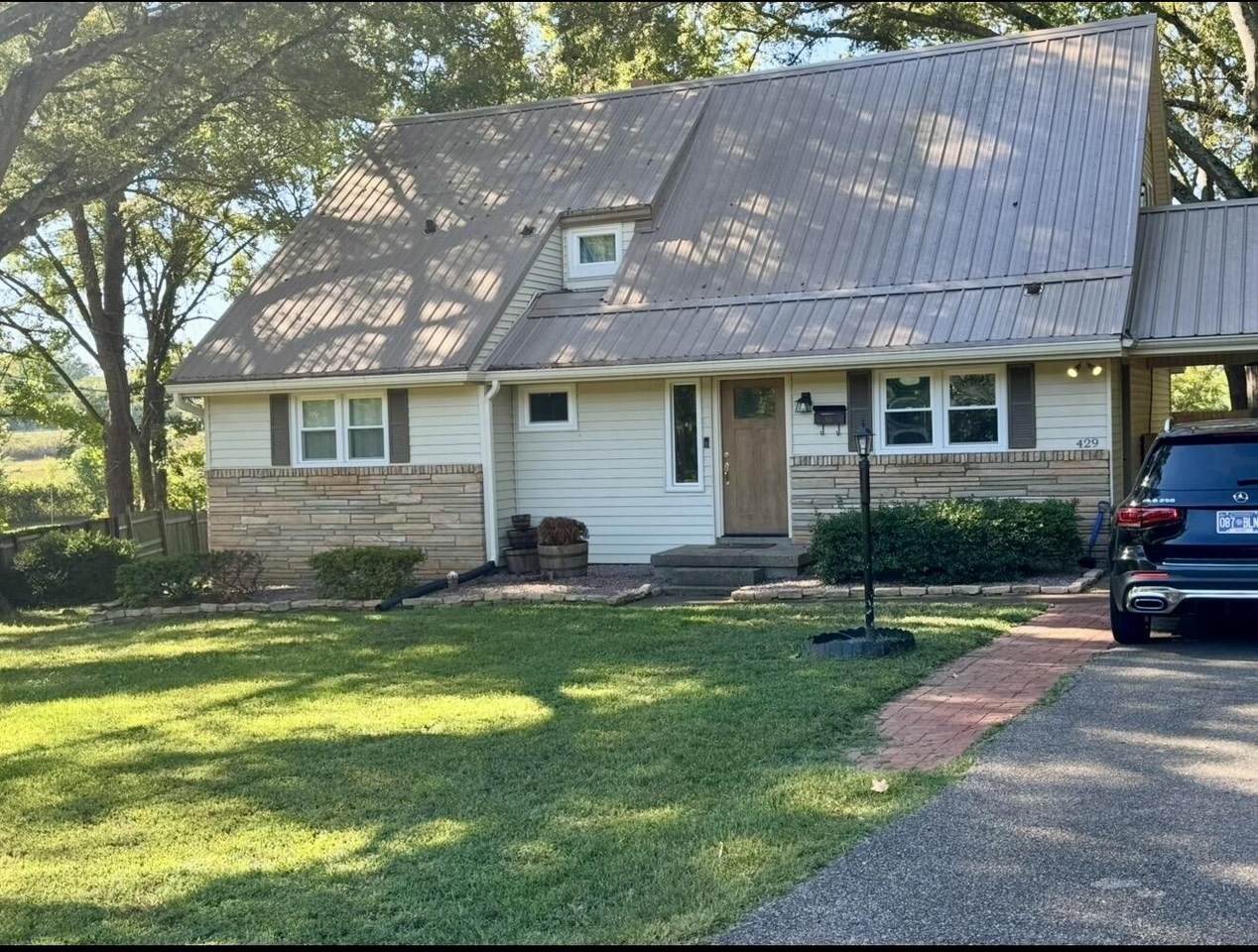 429 Whitehall Cir - Photo 1