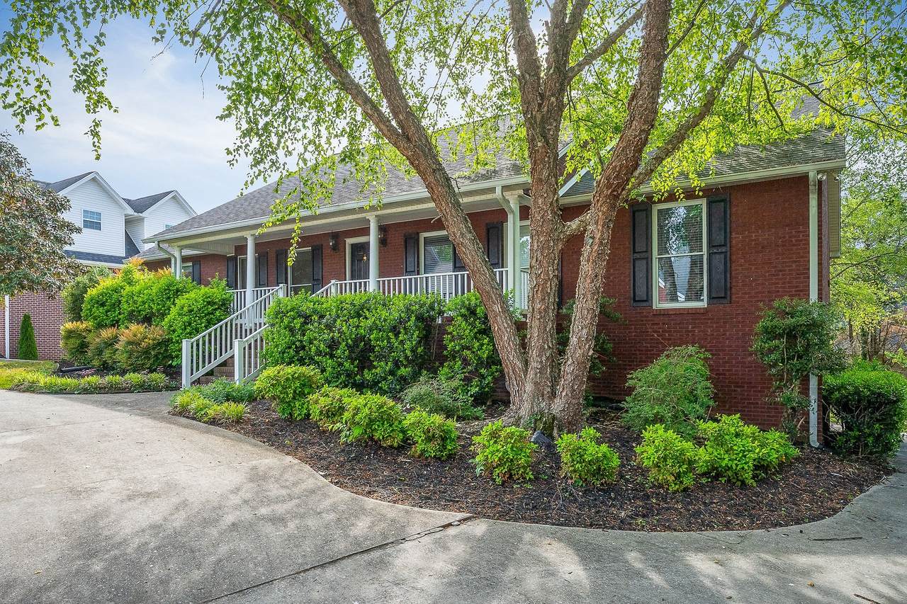 1325 Bridle Path - Photo 1