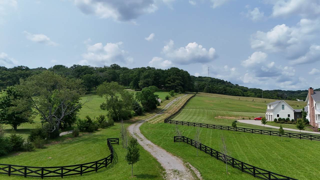 https://bt-photos.global.ssl.fastly.net/nashville/orig_boomver_1_RTC3229176-1.jpg