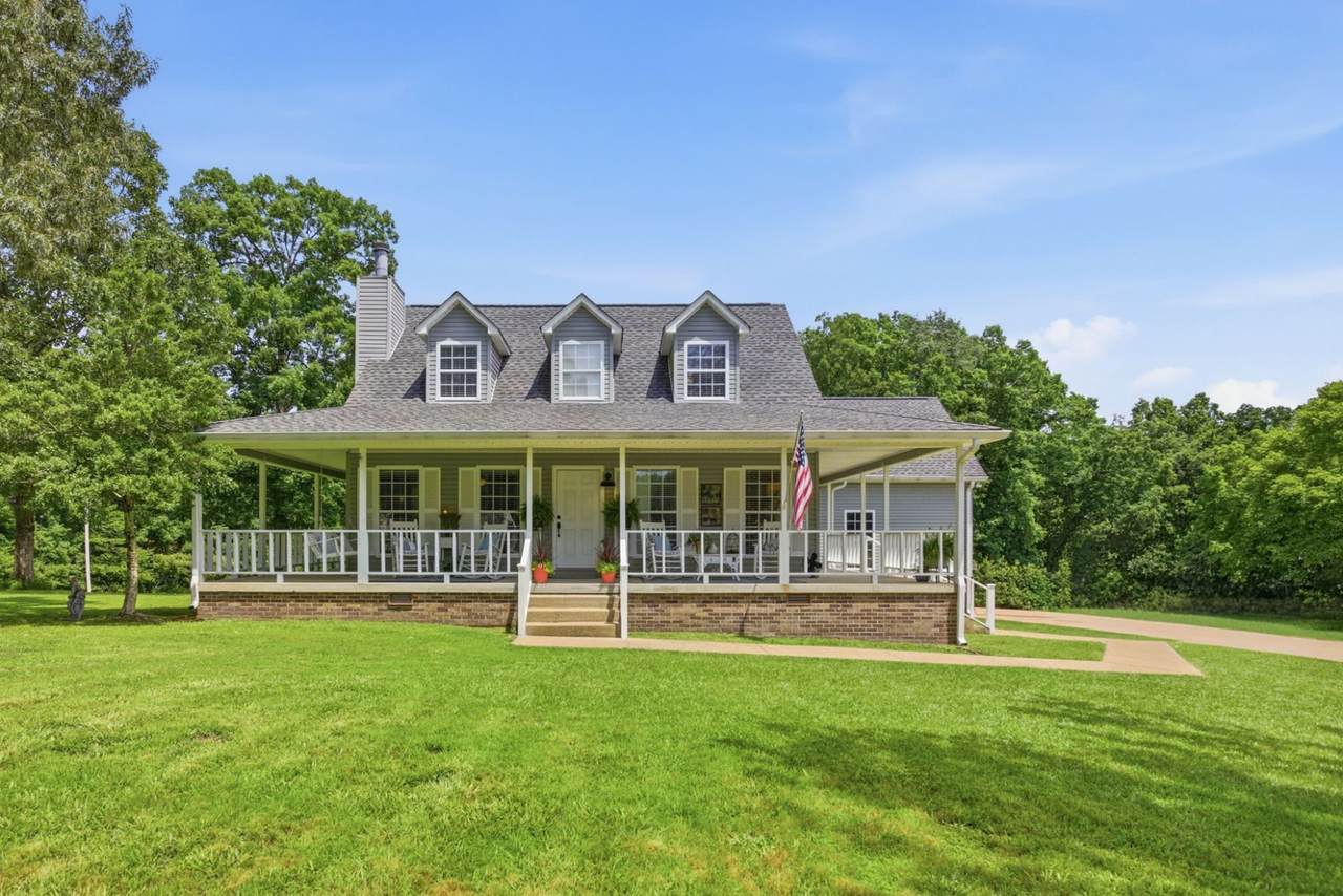 131 Pin Oaks Ln - Photo 1