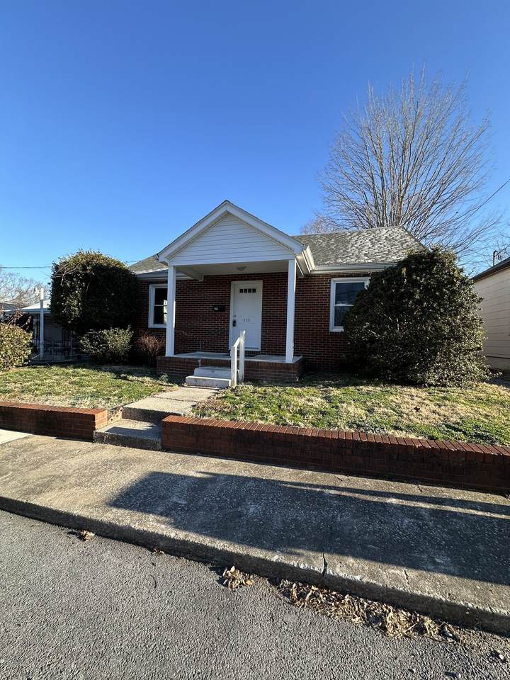 410 W 13th St - Photo 1
