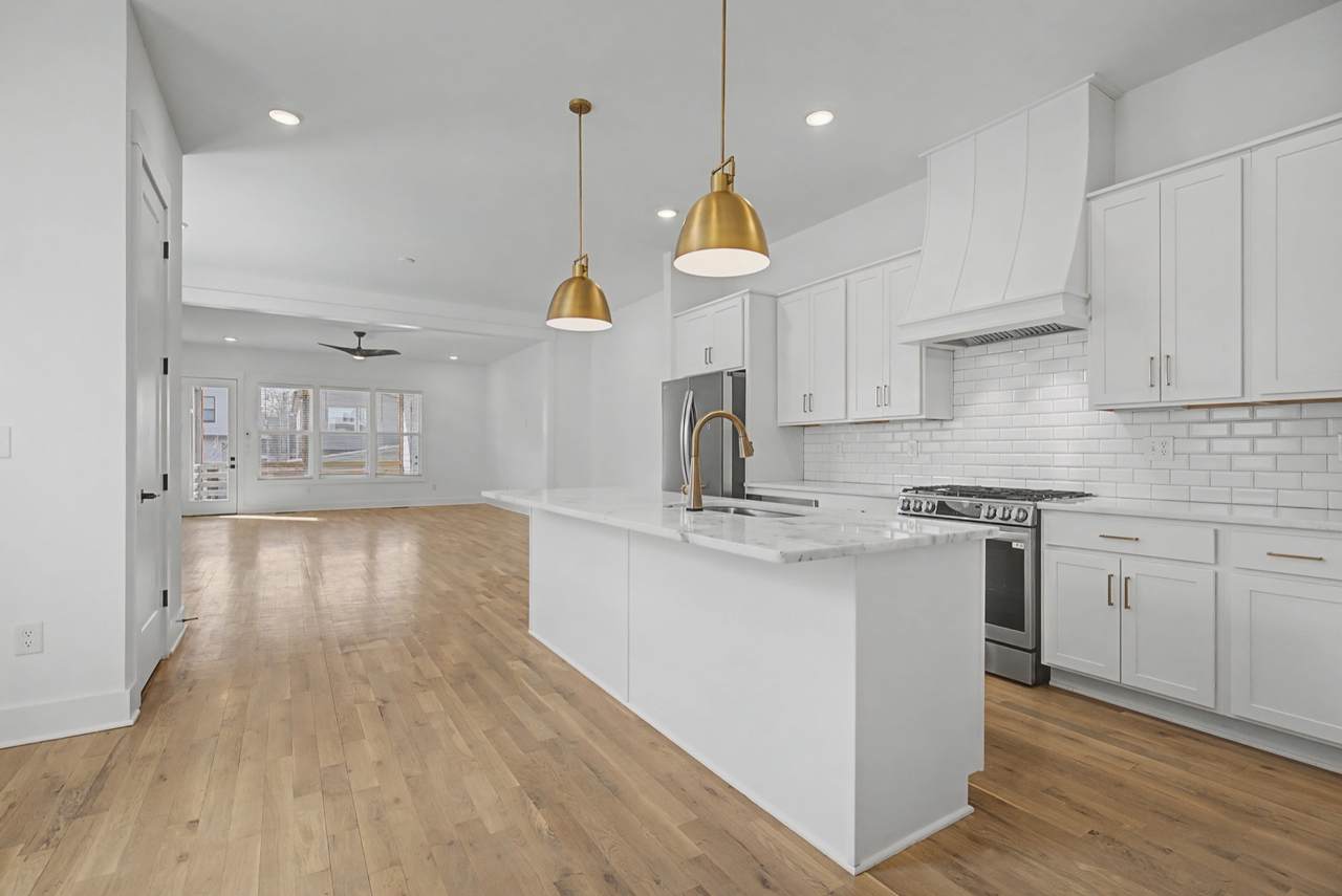 1909A 15th Ave - Photo 1
