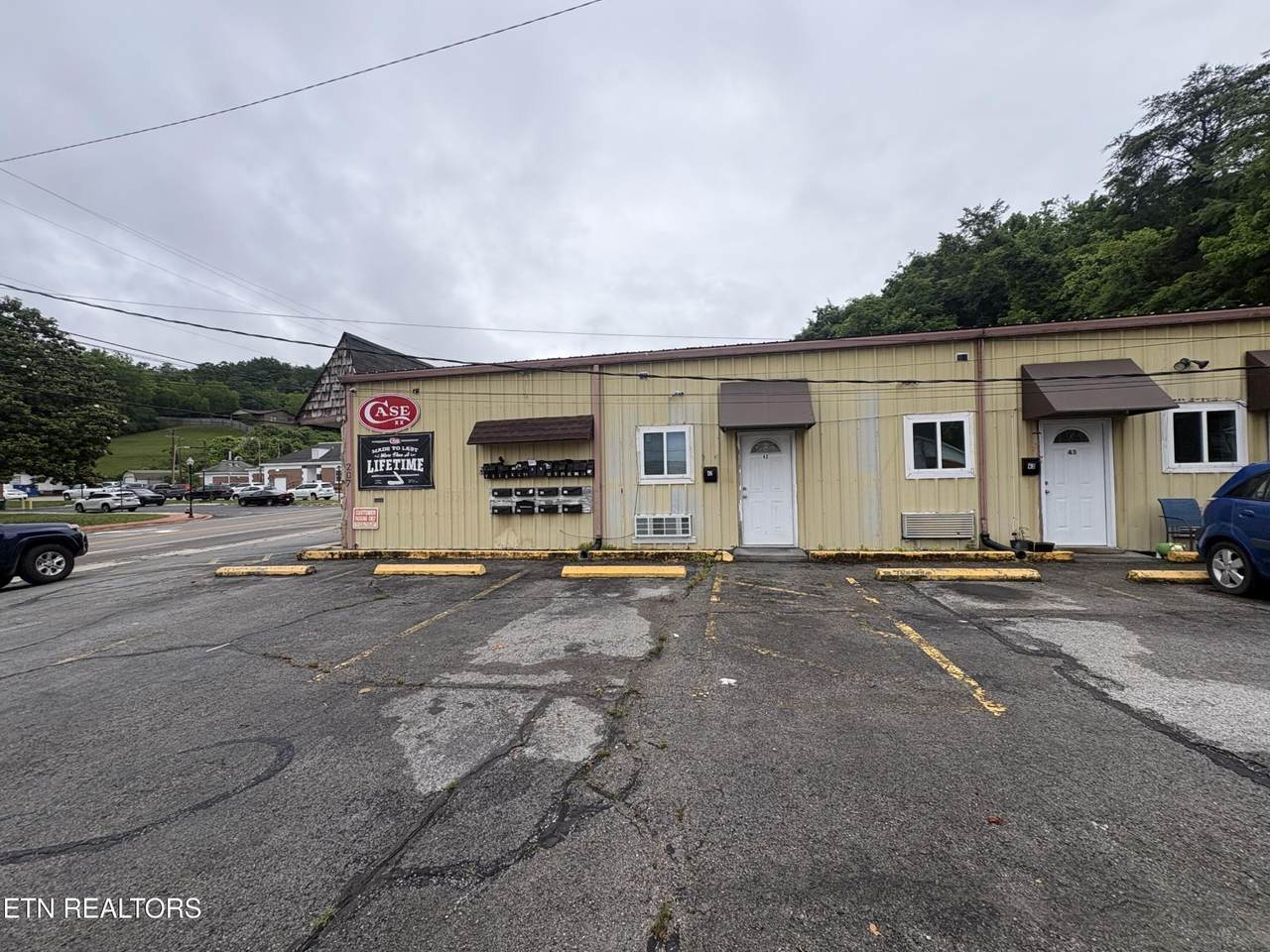 207 E Race St - Photo 1