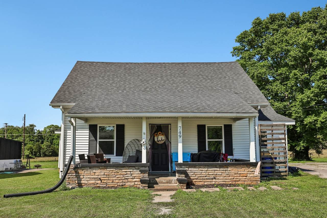 749 N Main St - Photo 1