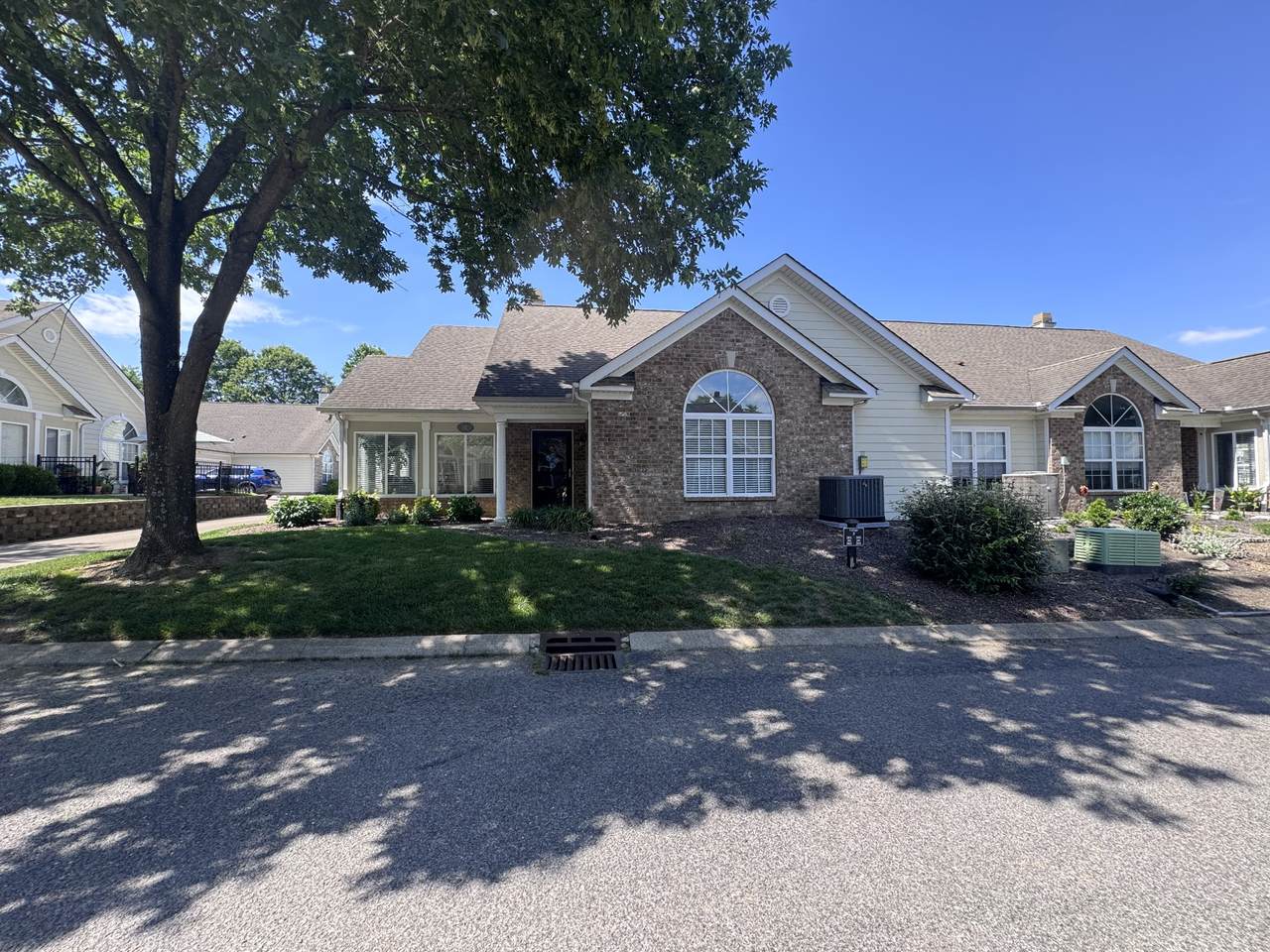 825 Browns Ln - Photo 1