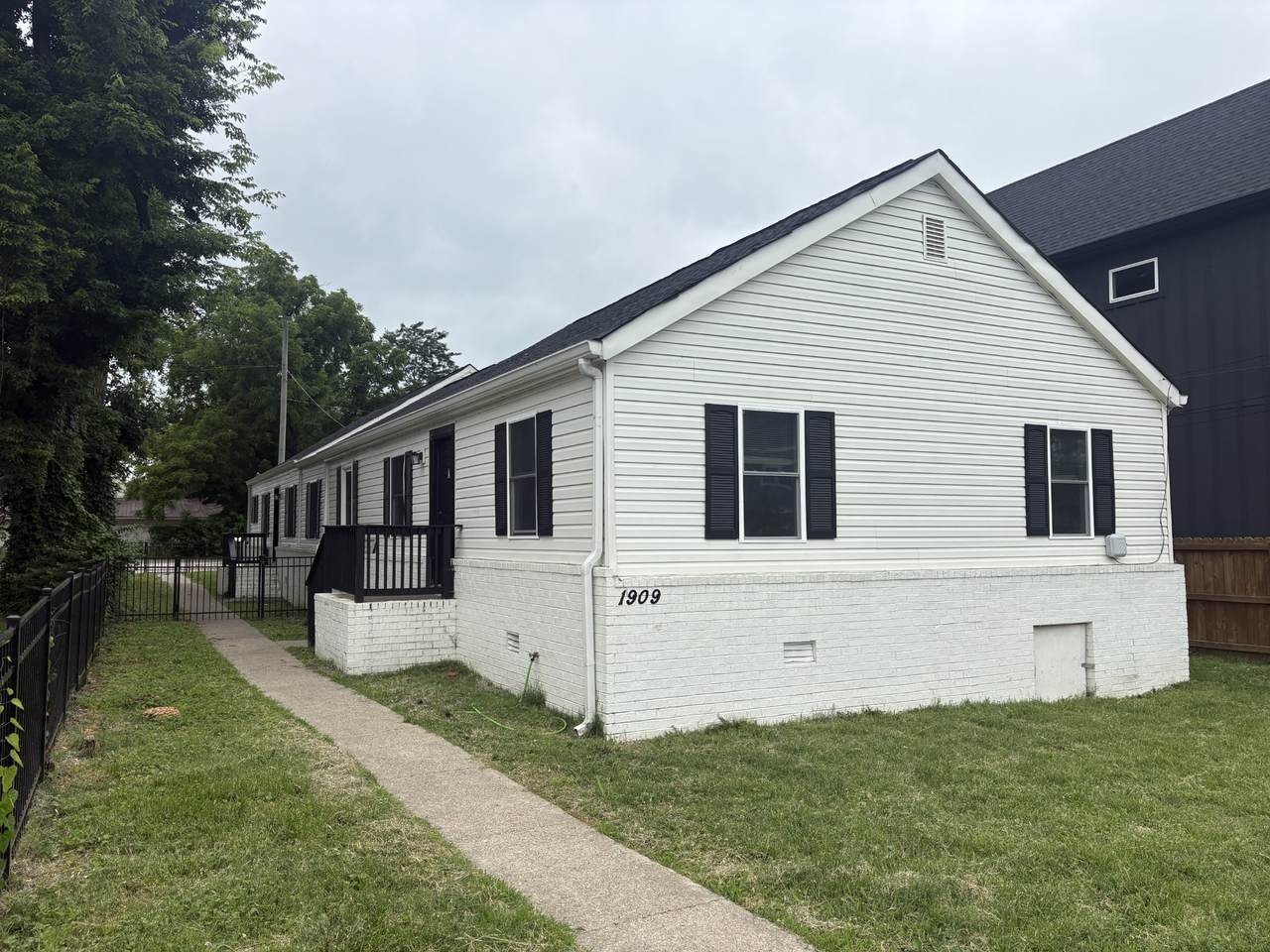 1909 10th Ave - Photo 1