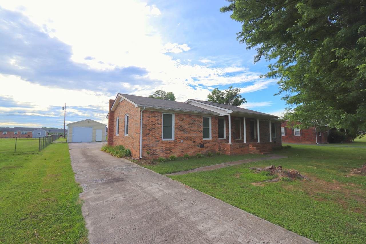 911 Parkway Dr - Photo 1