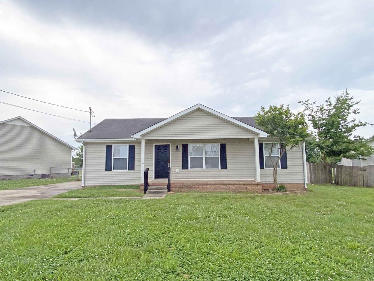 104 Waterford Drive - Photo 1