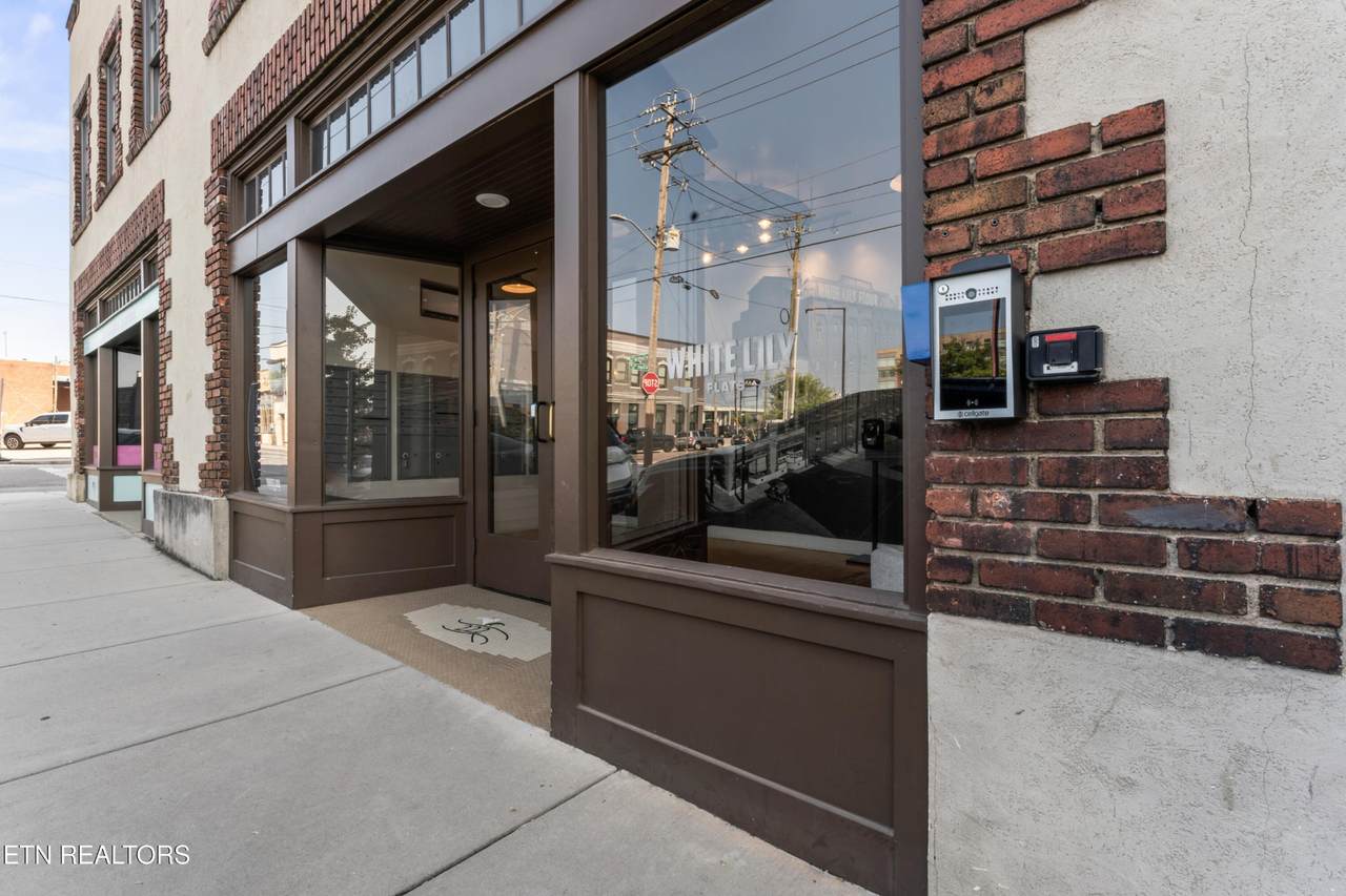 222 N Central St - Photo 1