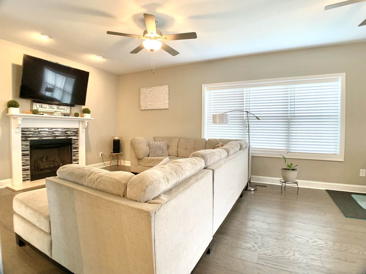 https://bt-photos.global.ssl.fastly.net/nashville/1280_boomver_1_RTC3233860-1.jpg