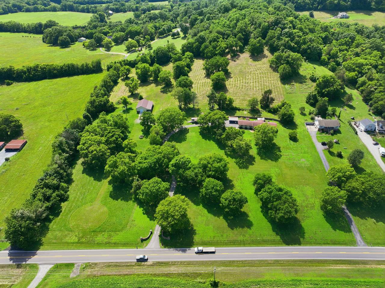899 Carters Creek Pike - Photo 1
