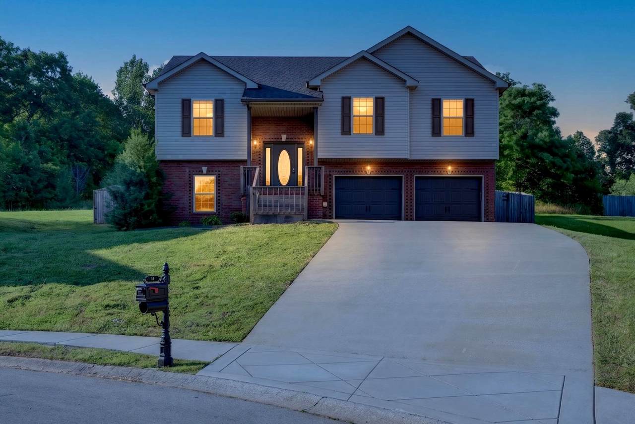 493 Comanche Ct - Photo 1