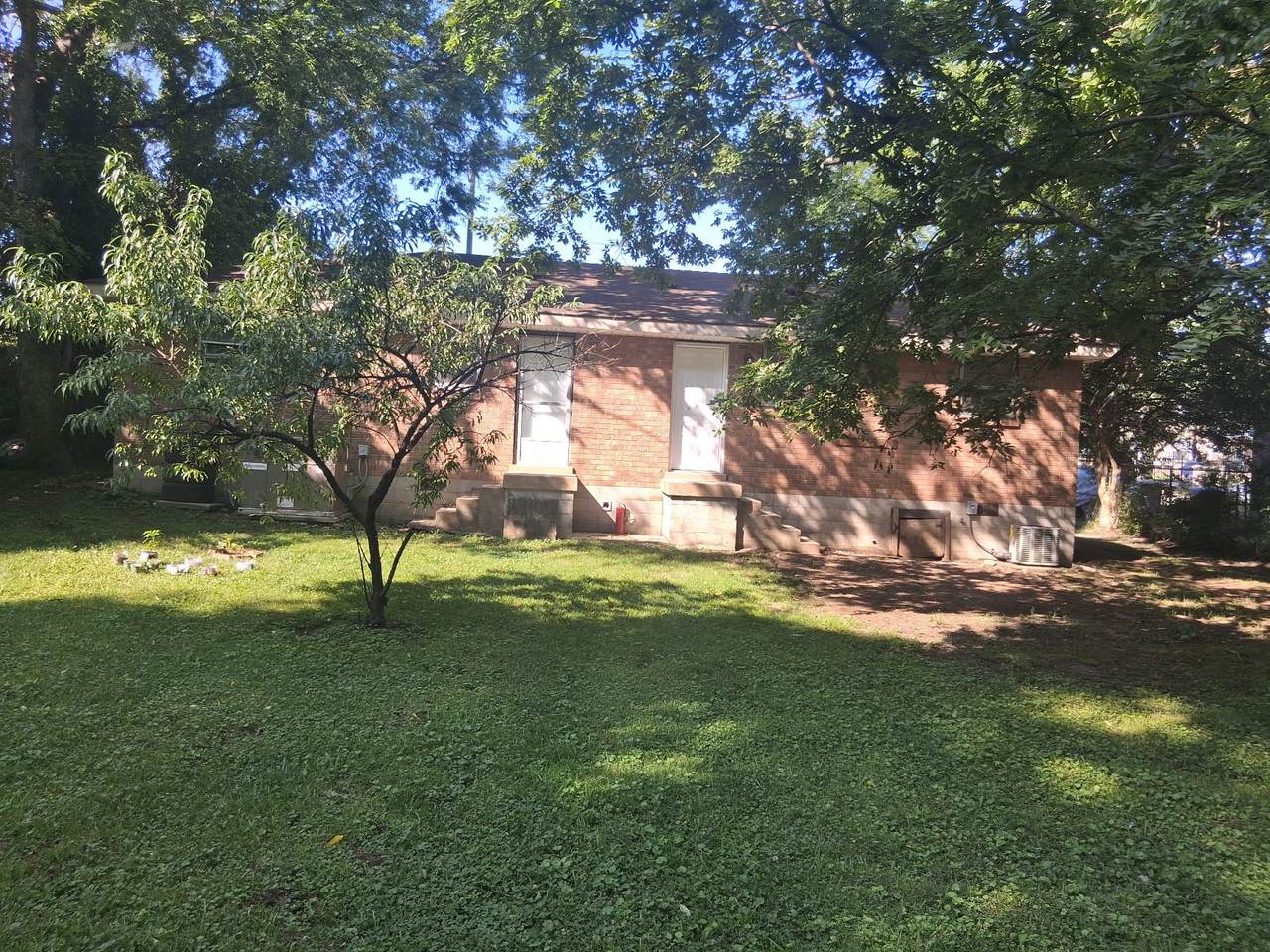 2534 Glenrose Ave - Photo 1