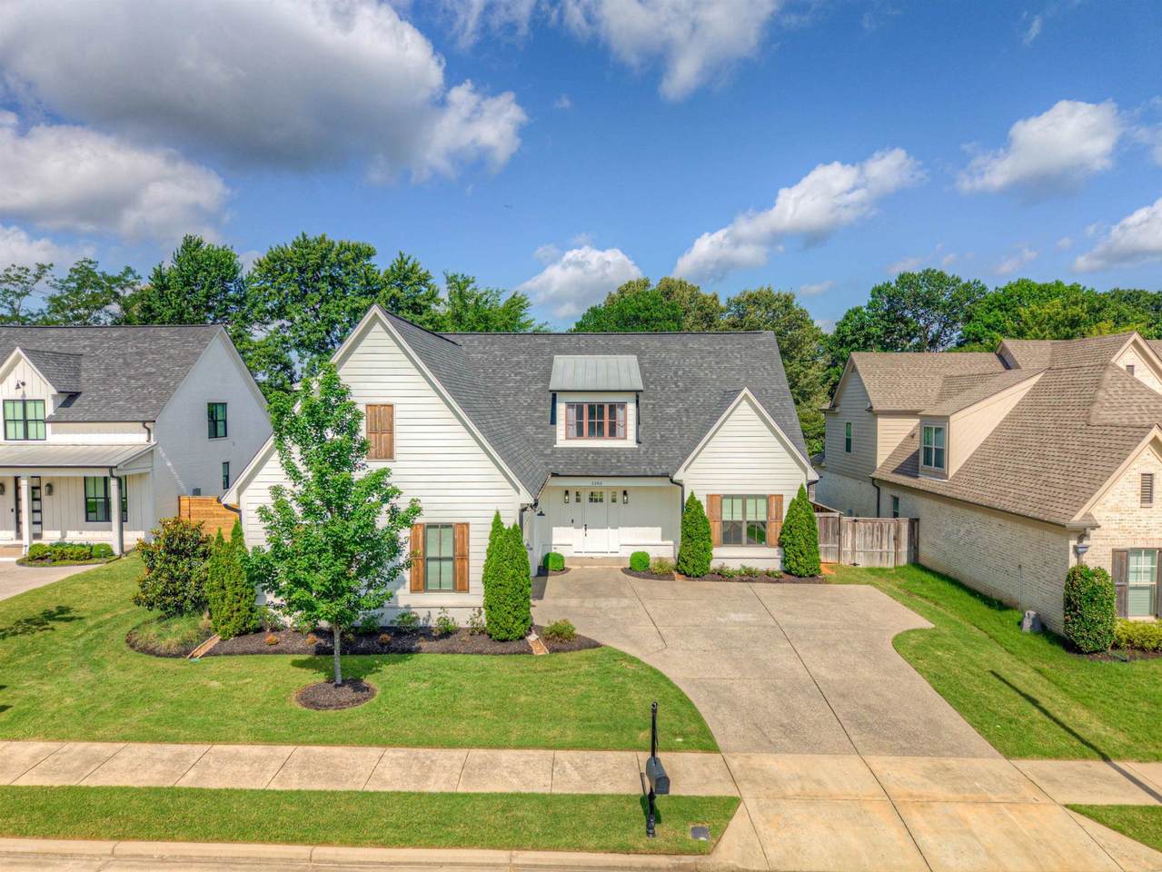 1283 Belfair Dr - Photo 1