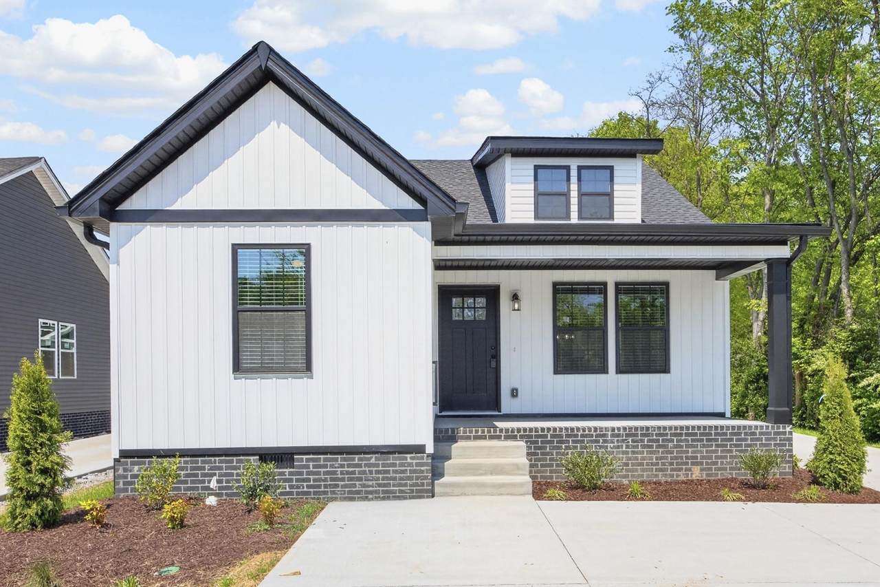 206 Ross Ave - Photo 1