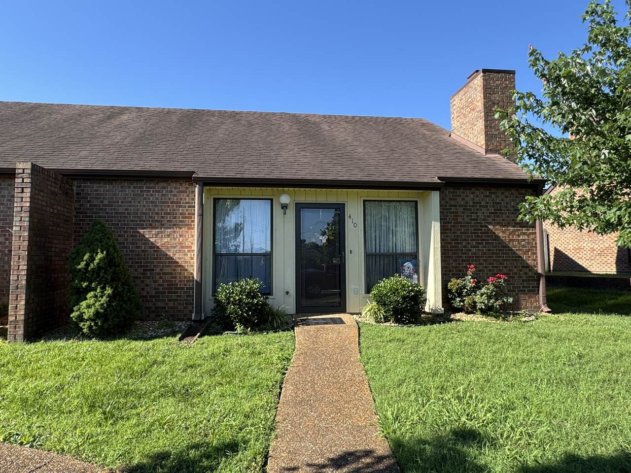 410 Castlewood Ln - Photo 1