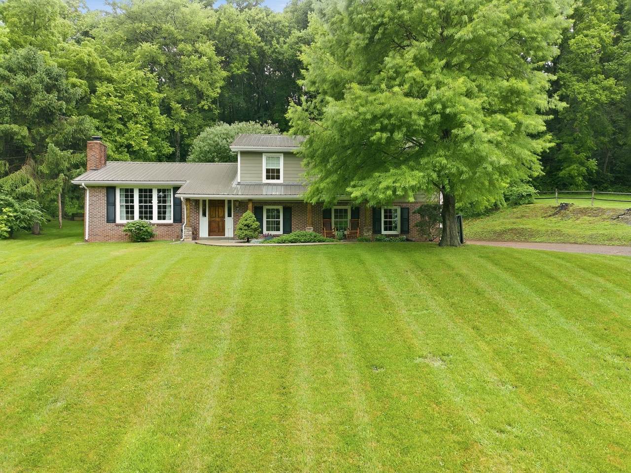 104 Fairview Drive - Photo 1