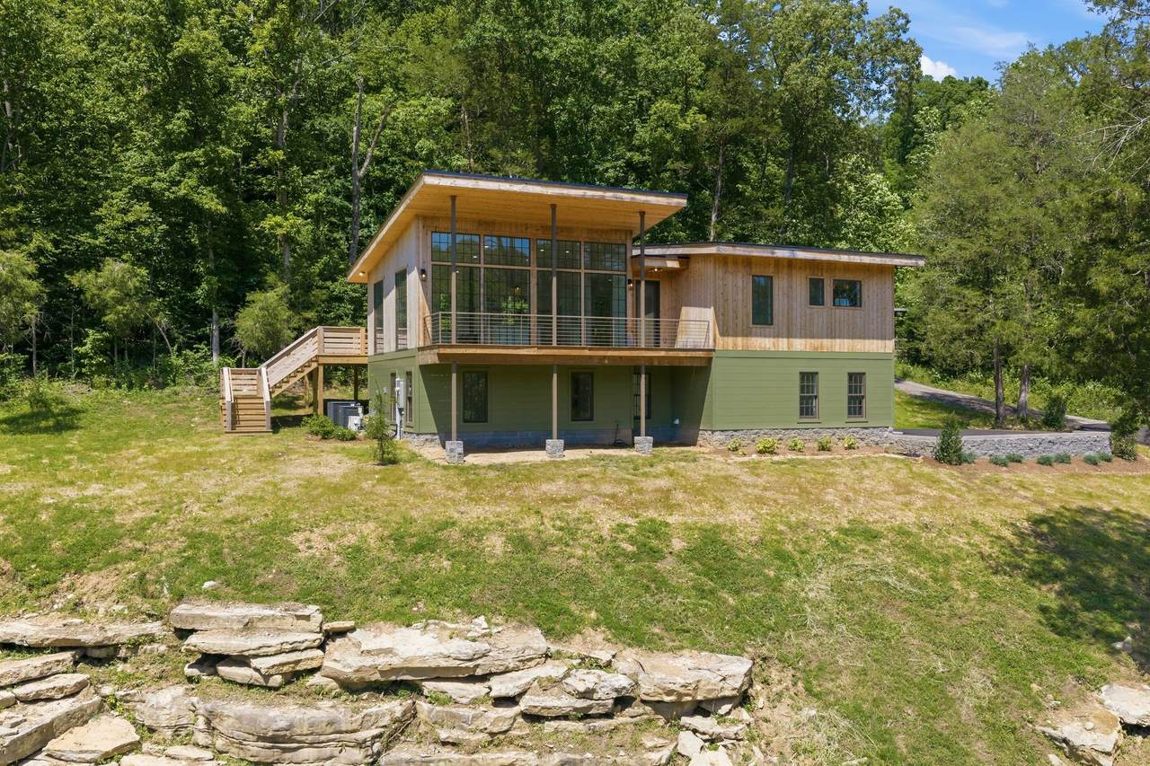 1075 Dog Creek Rd - Photo 1
