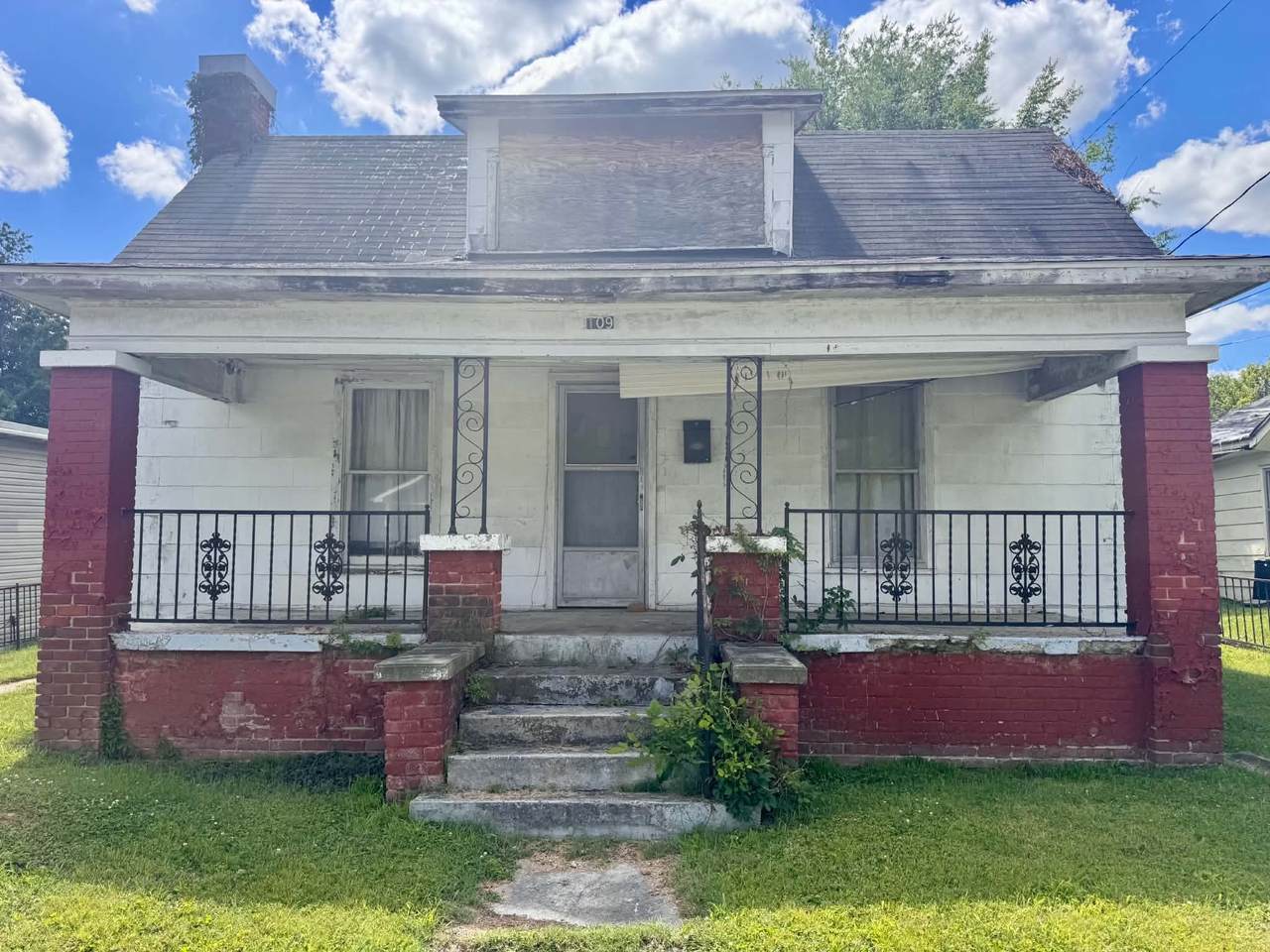 109 S Elm St - Photo 1