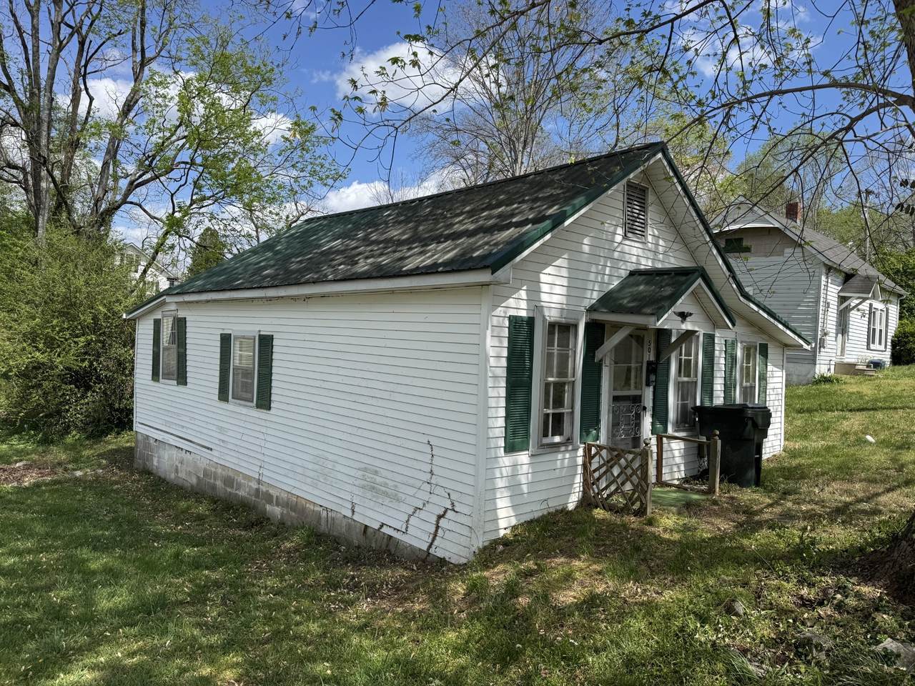 501 W Chestnut St - Photo 1