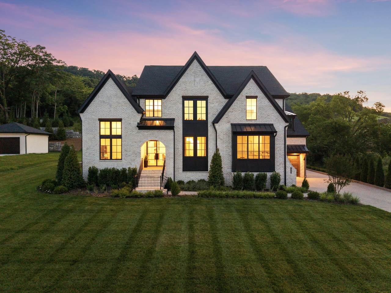 1833 Dartmouth Dr - Photo 1