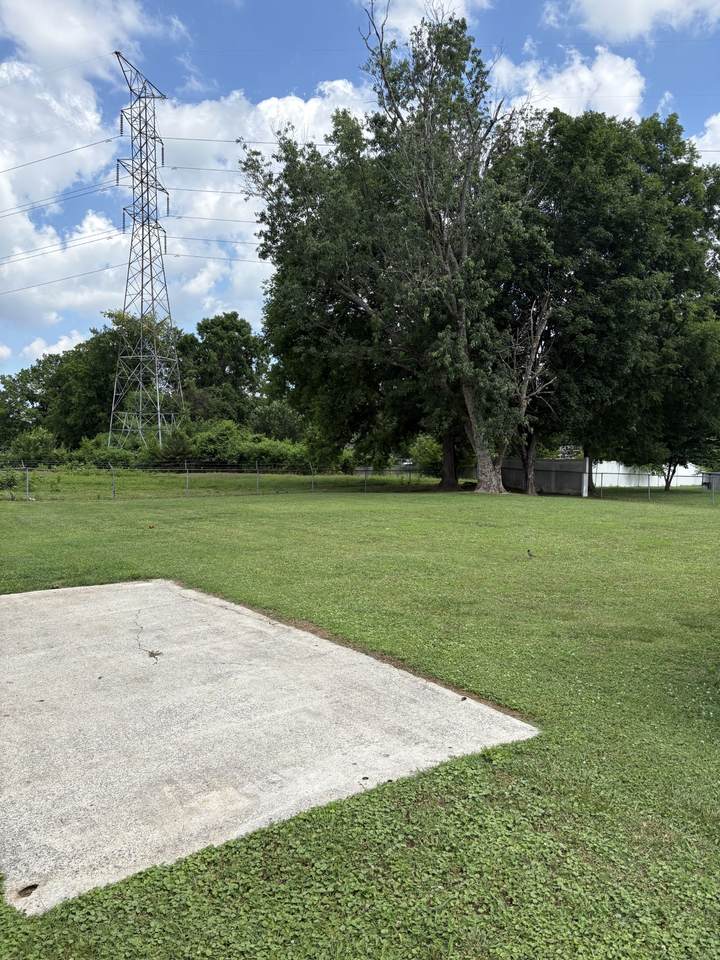 https://bt-photos.global.ssl.fastly.net/nashville/1280_boomver_1_RTC3244019-1.jpg