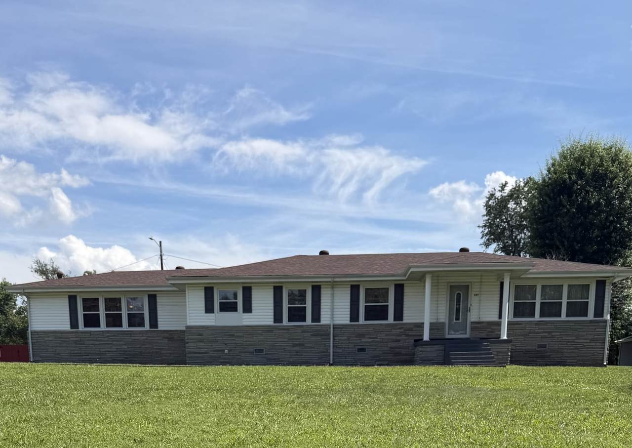 445 W Broad St - Photo 1