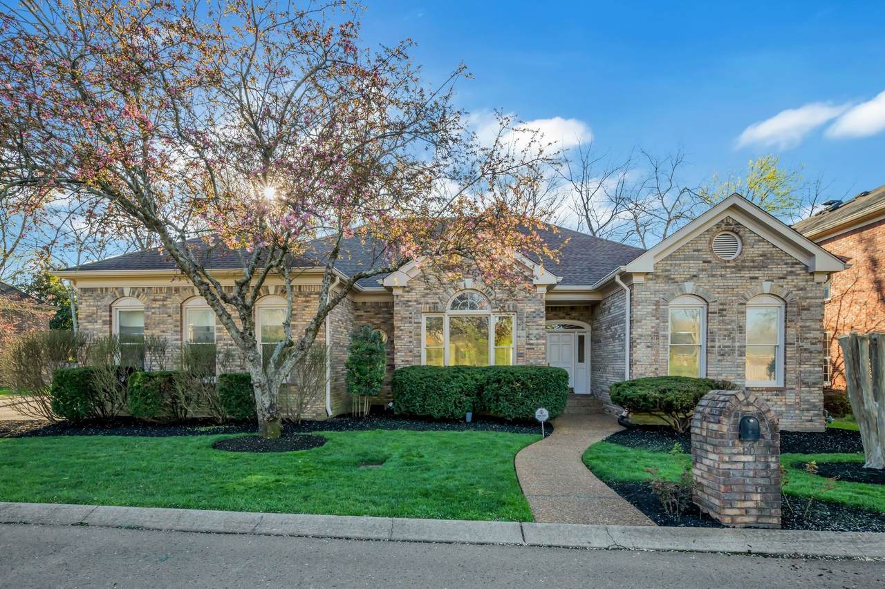 20 Lexington Green - Photo 1