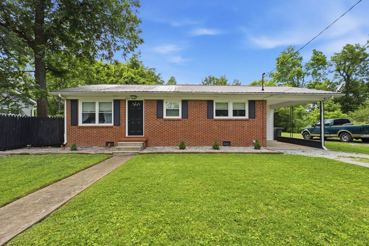 226 N Pine St - Photo 1