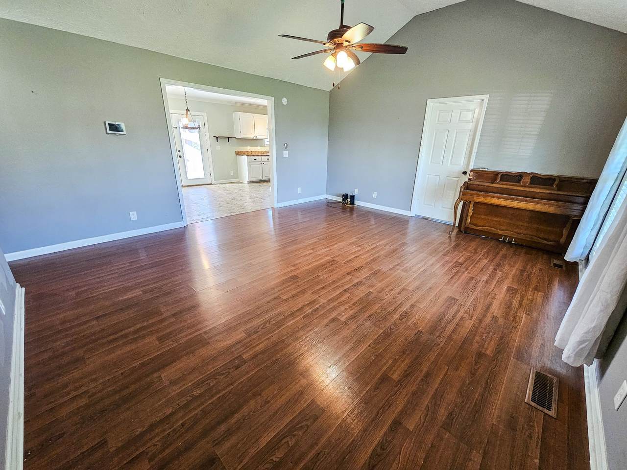 https://bt-photos.global.ssl.fastly.net/nashville/1280_boomver_1_RTC3244854-1.jpg