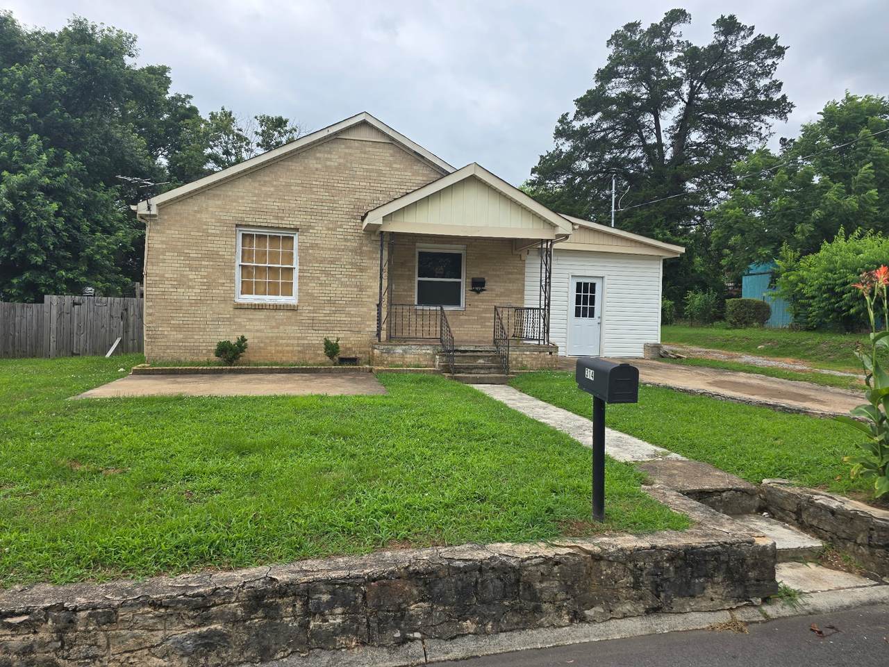314 Pine St - Photo 1